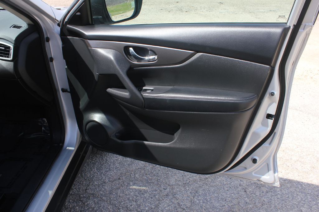 2015 Nissan Rogue Image 33