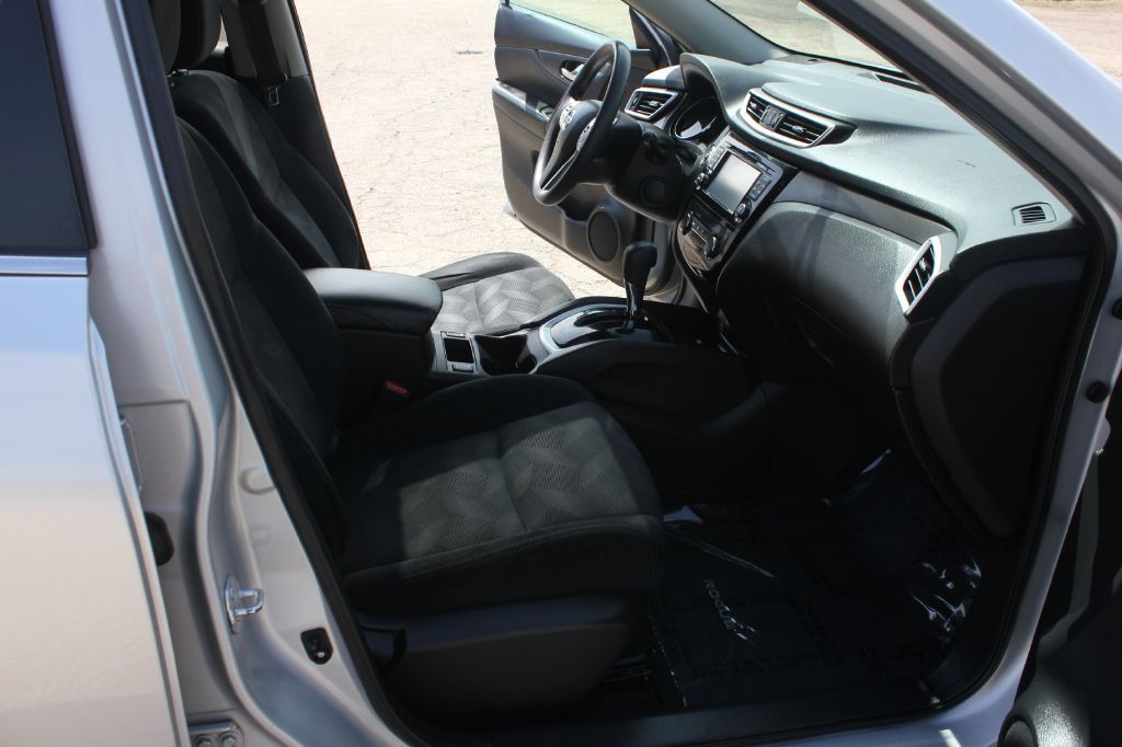 2015 Nissan Rogue Image 34