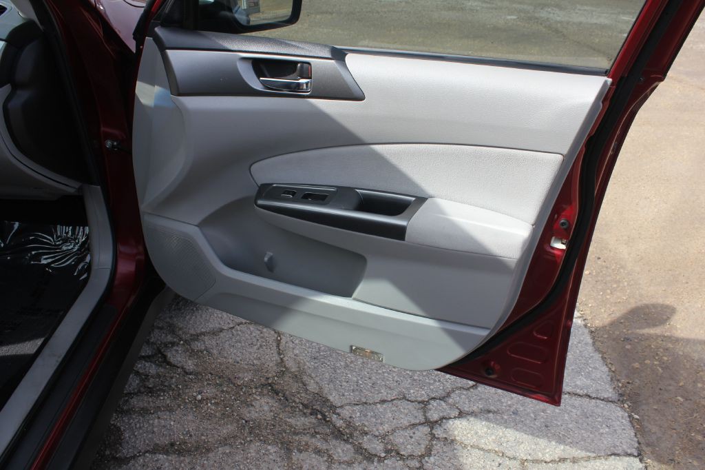 2011 Subaru Forester Image 32