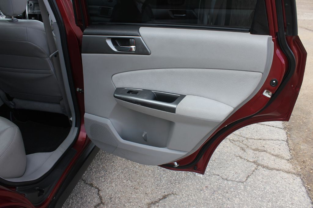 2011 Subaru Forester Image 36