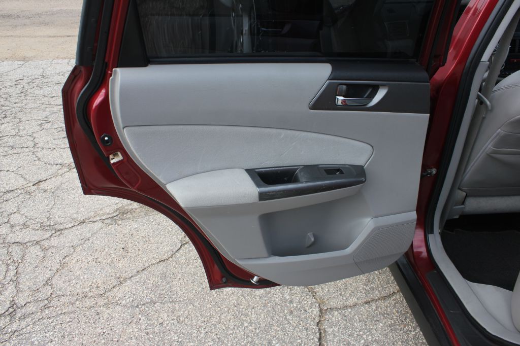 2011 Subaru Forester Image 38