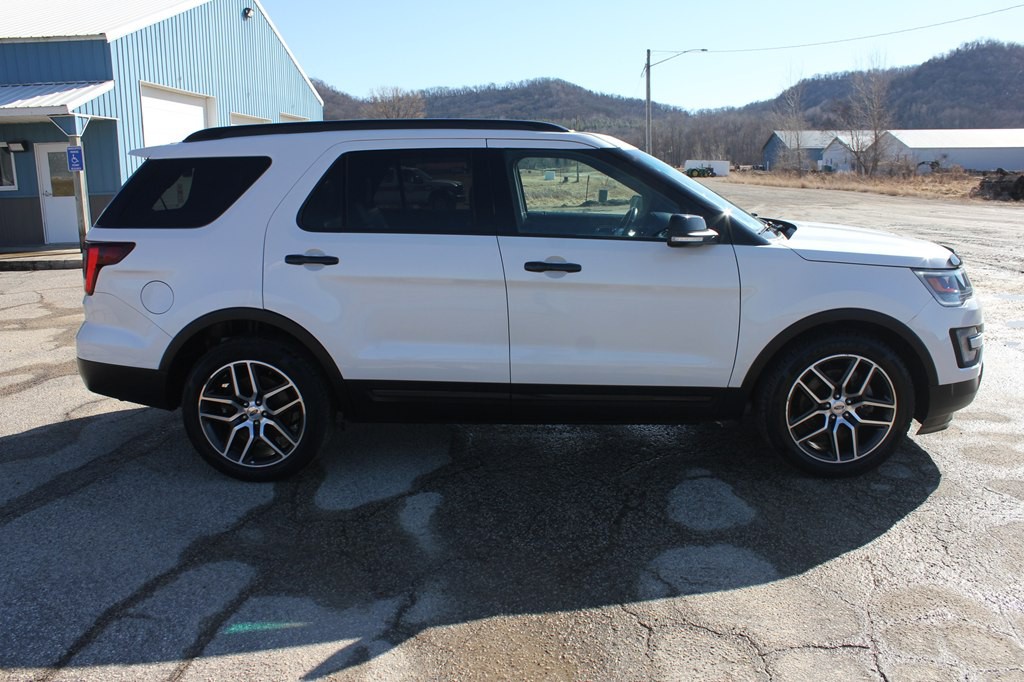 2016 Ford Explorer Image 4