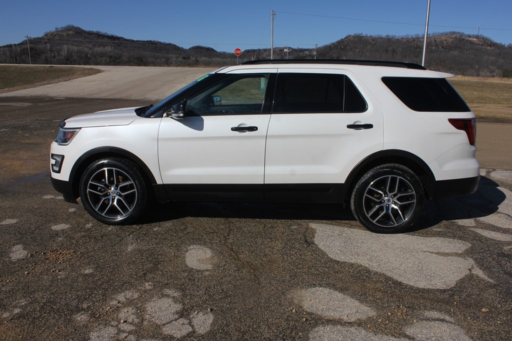 2016 Ford Explorer Image 8