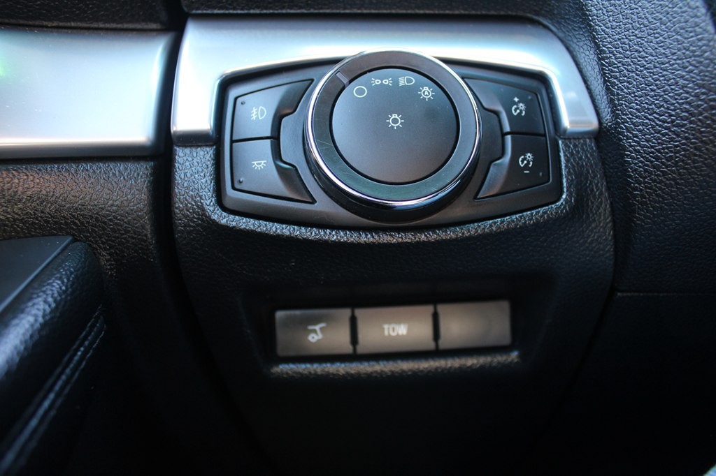 2016 Ford Explorer Image 16