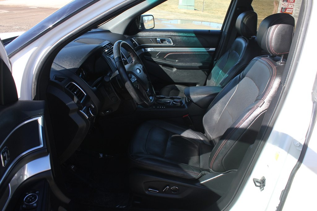 2016 Ford Explorer Image 29