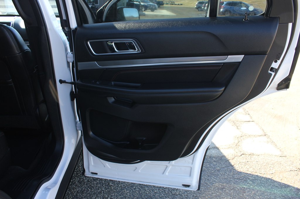 2016 Ford Explorer Image 35