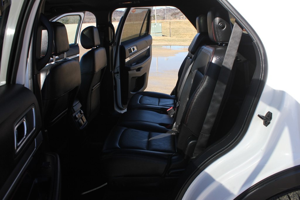 2016 Ford Explorer Image 40