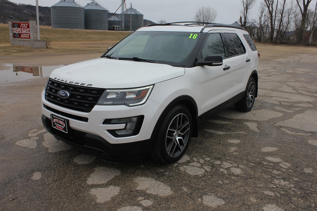2016 Ford Explorer Image 1