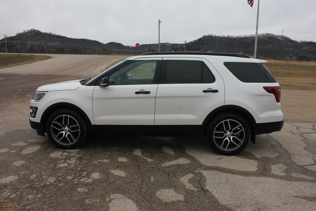 2016 Ford Explorer Image 8