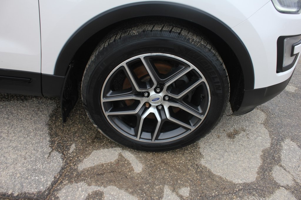 2016 Ford Explorer Image 57