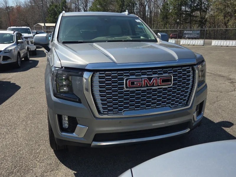 2023 GMC Yukon Image 2