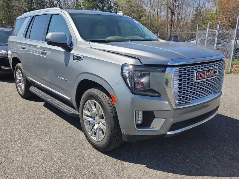 2023 GMC Yukon Image 3