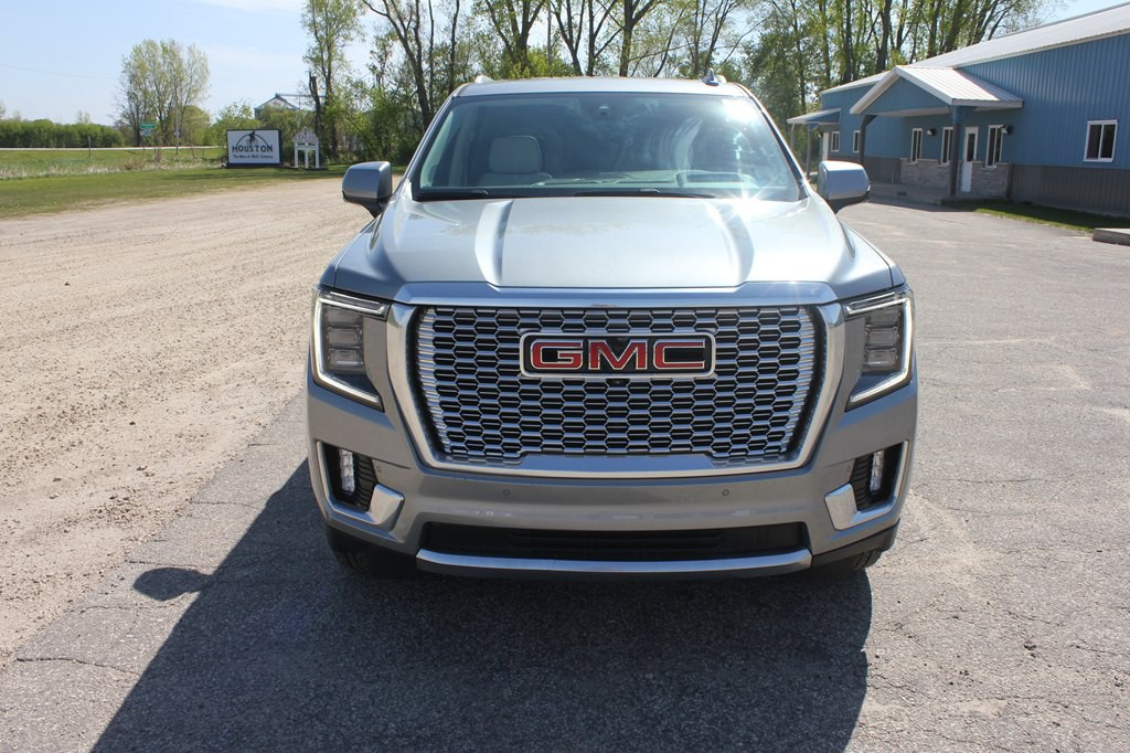 2023 GMC Yukon Image 2