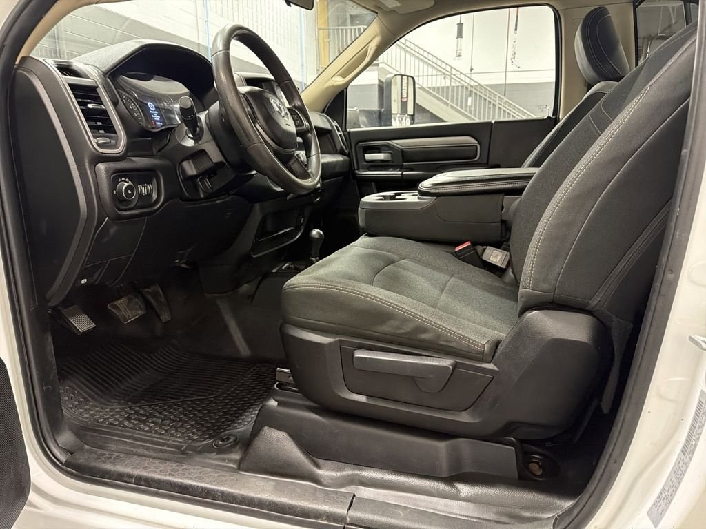 2019 RAM 3500 Image 3