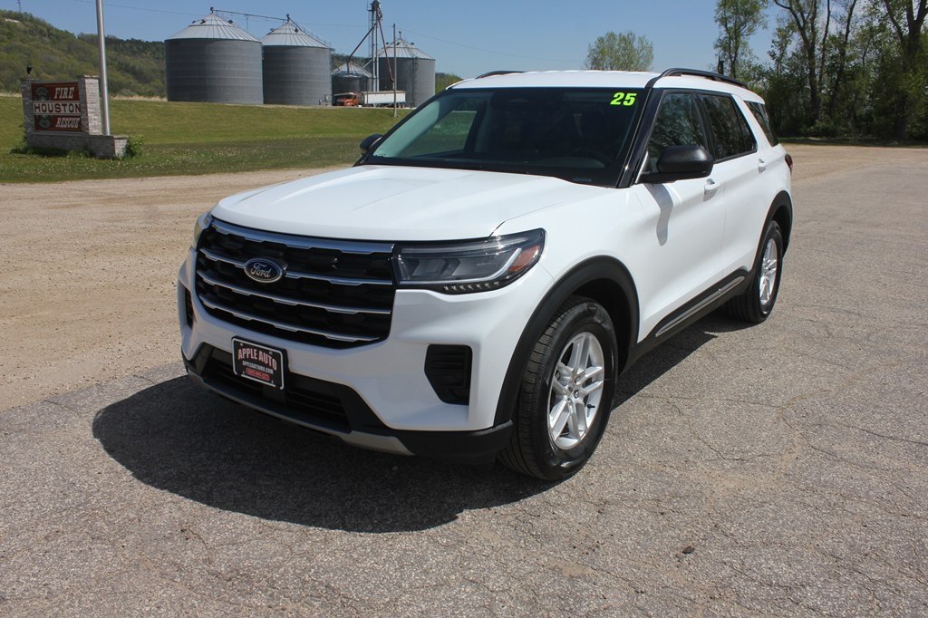 2025 Ford Explorer Image 1