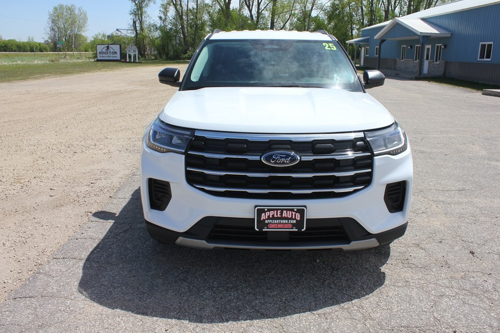 2025 Ford Explorer Image 2