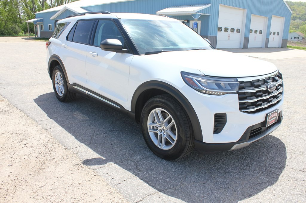 2025 Ford Explorer Image 3