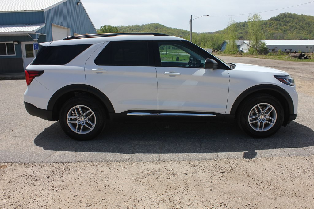 2025 Ford Explorer Image 4