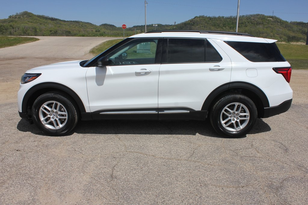 2025 Ford Explorer Image 8