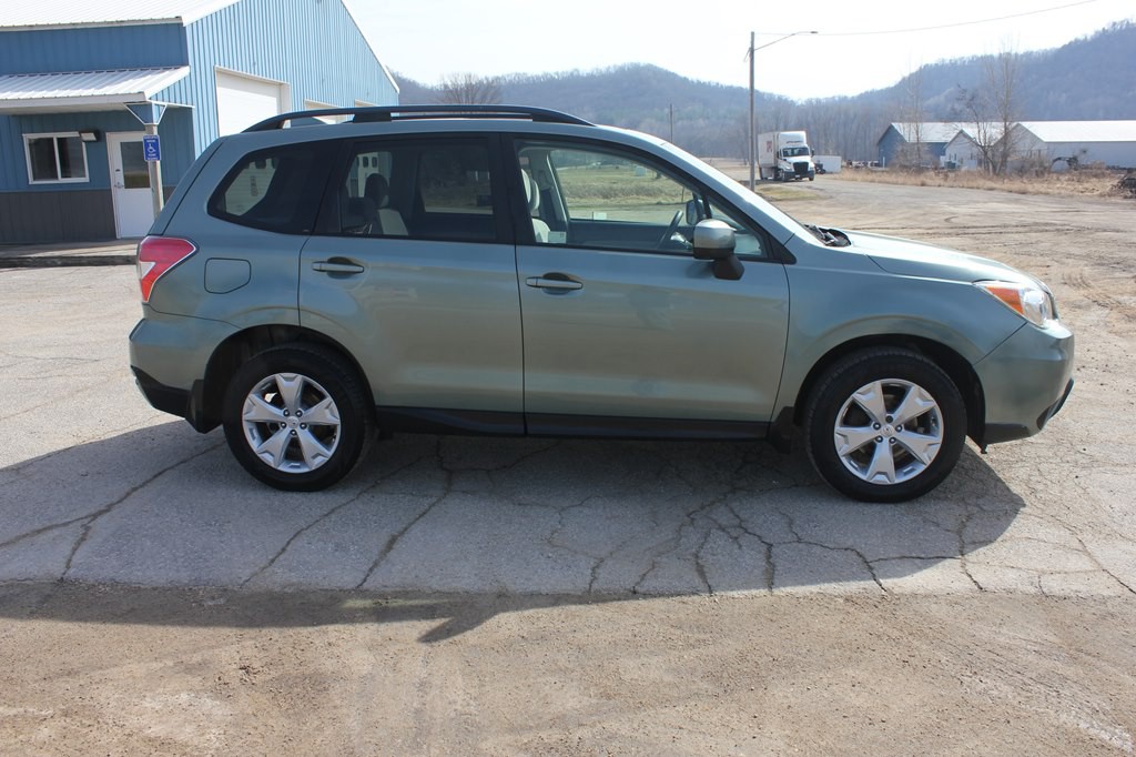 2016 Subaru Forester Image 4