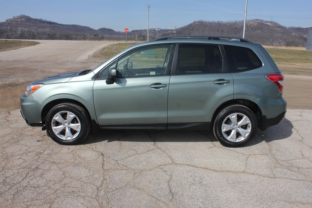 2016 Subaru Forester Image 8