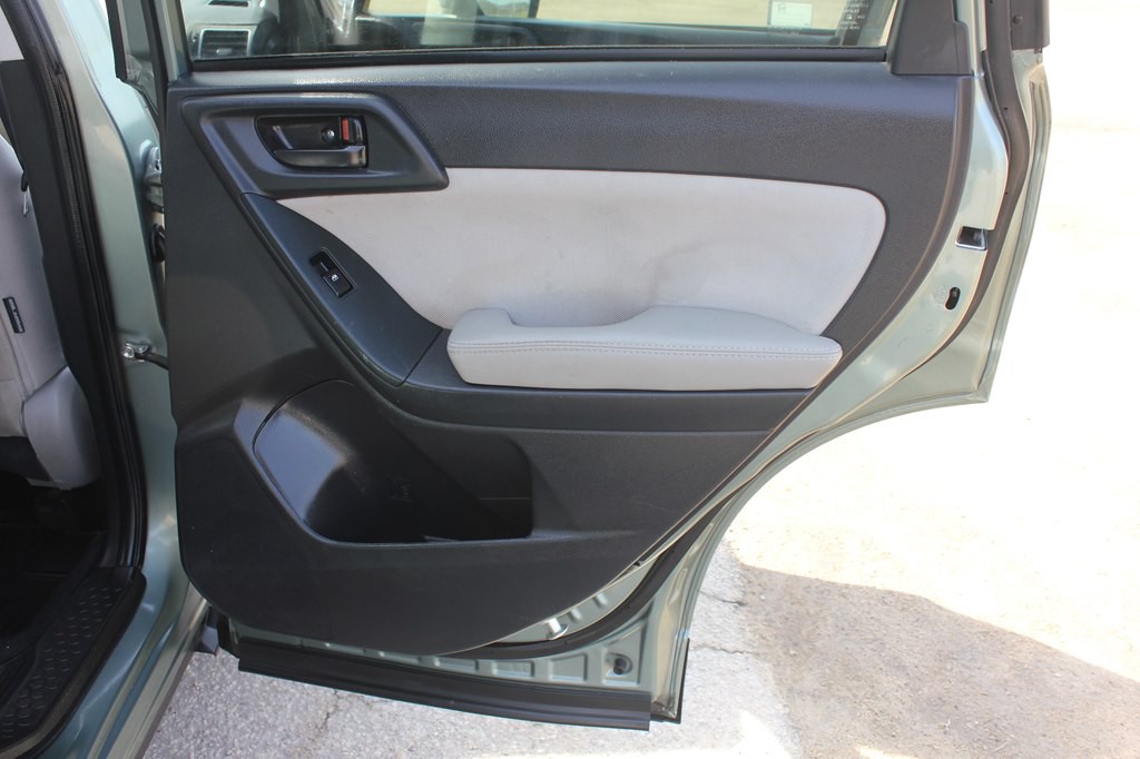 2016 Subaru Forester Image 37