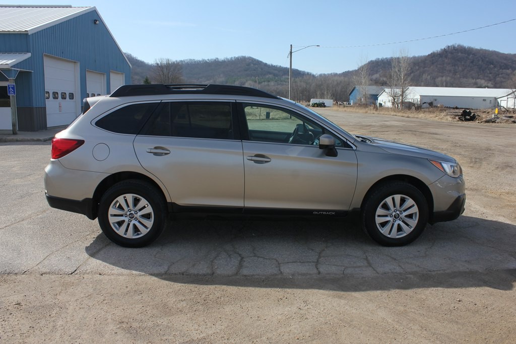 2015 Subaru Outback Image 4