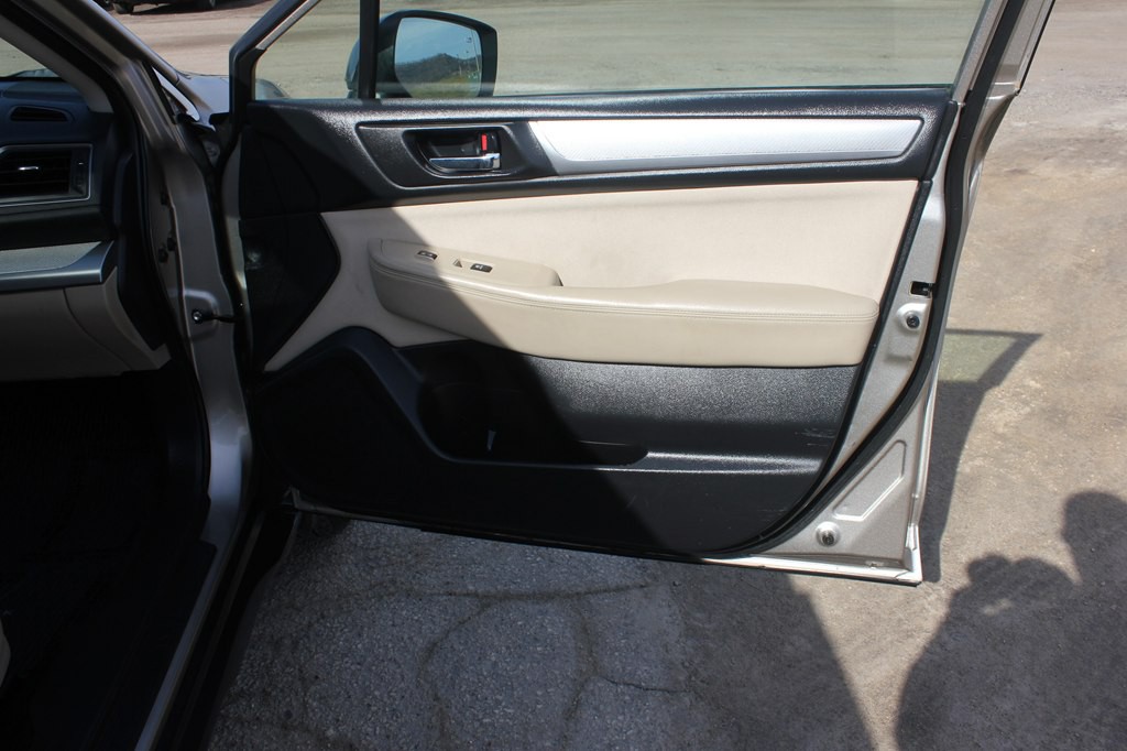 2015 Subaru Outback Image 32