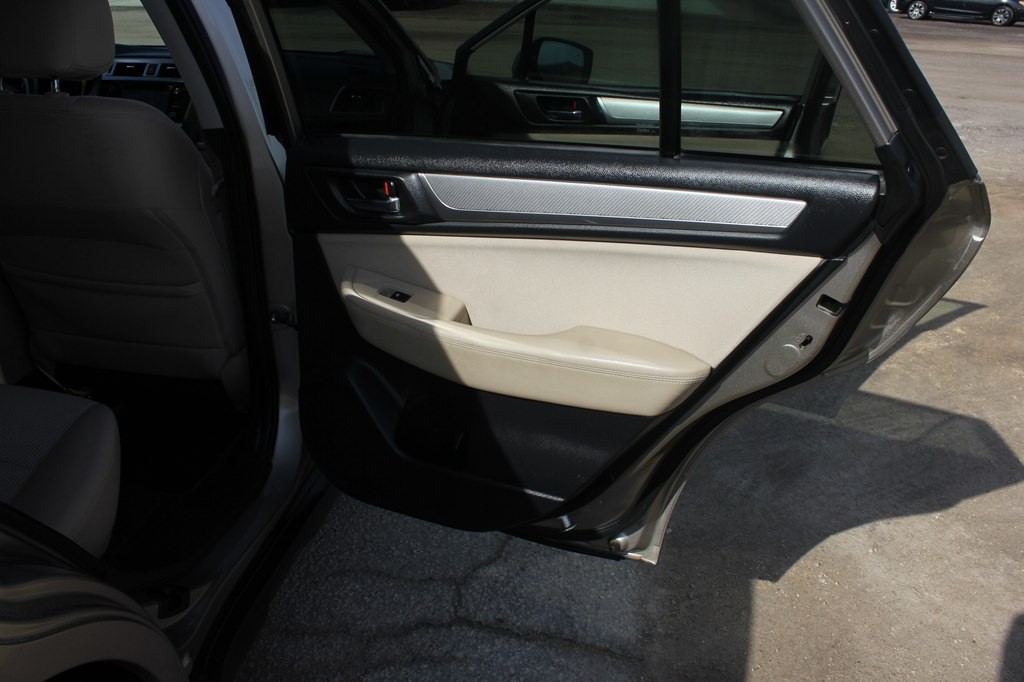 2015 Subaru Outback Image 36