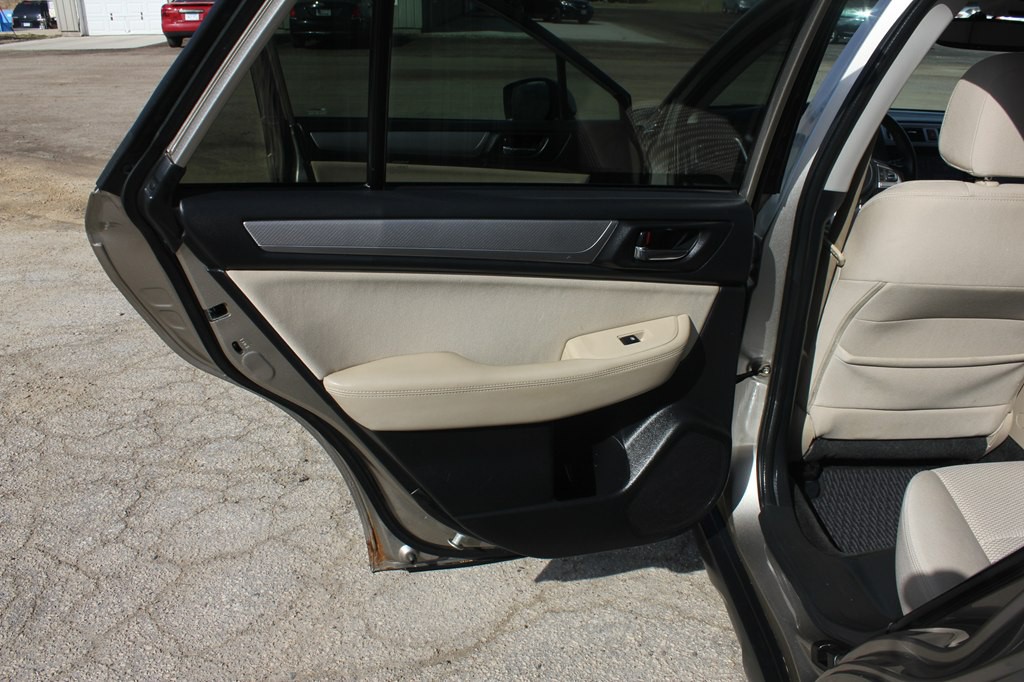 2015 Subaru Outback Image 38