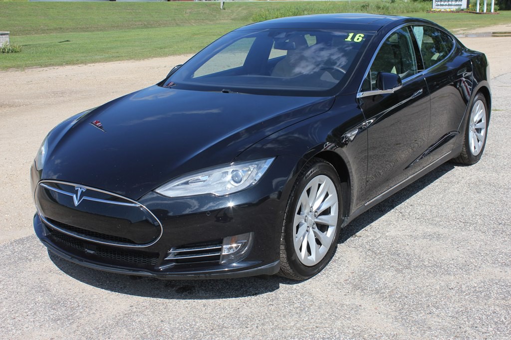 2016 Tesla Model S Image 2