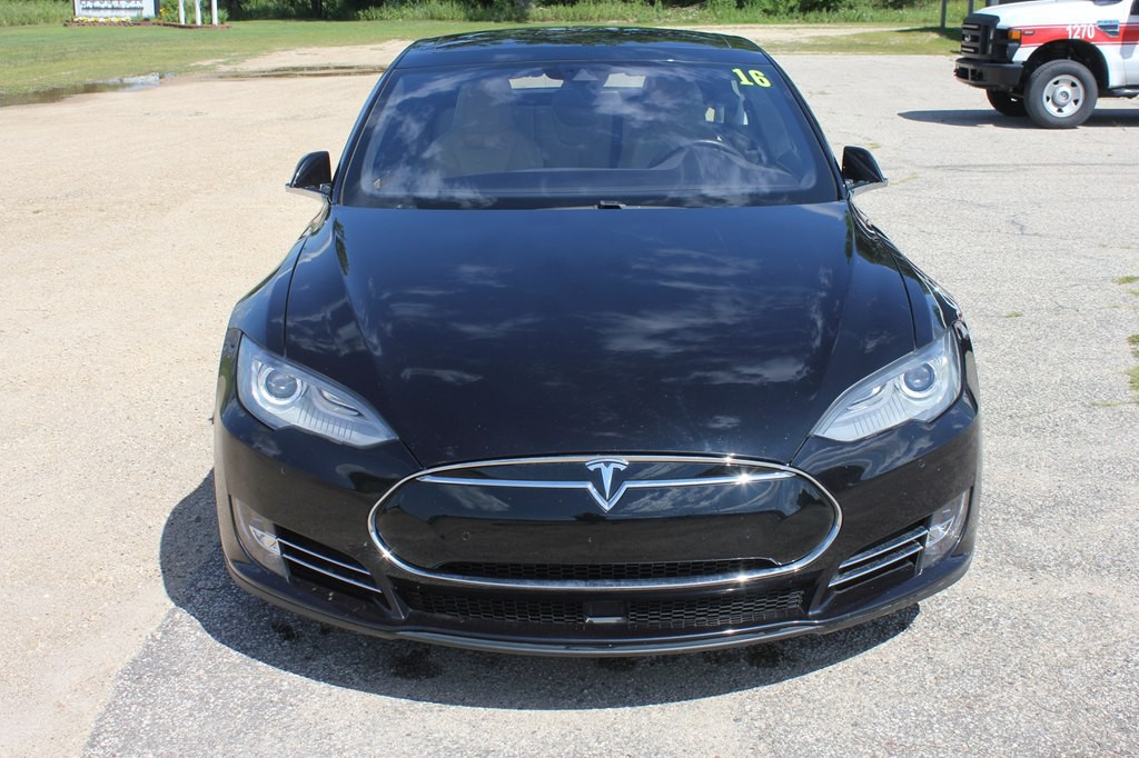 2016 Tesla Model S Image 3