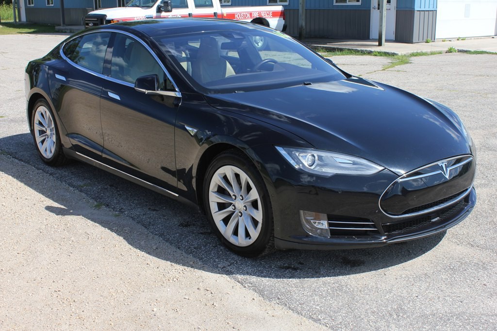 2016 Tesla Model S Image 4