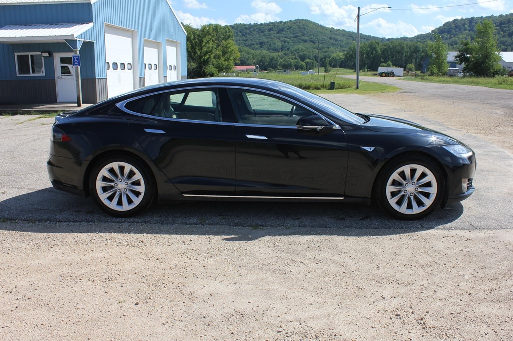 2016 Tesla Model S Image 5