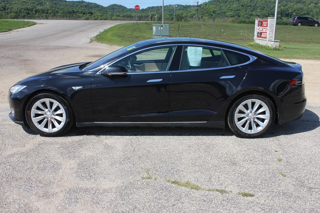 2016 Tesla Model S Image 6