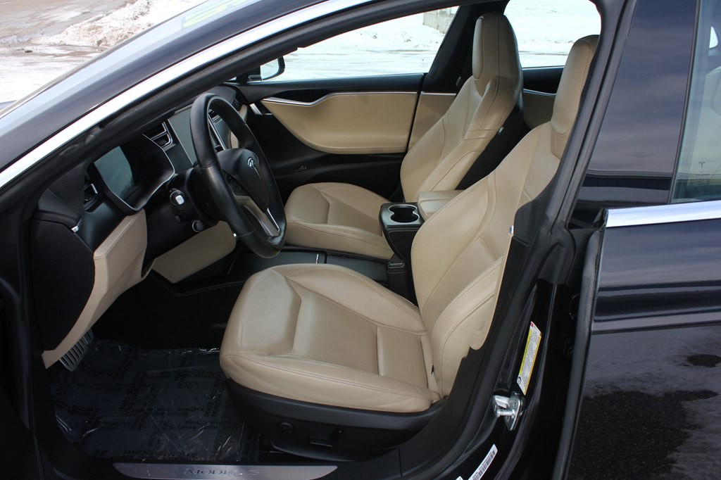 2016 Tesla Model S Image 8