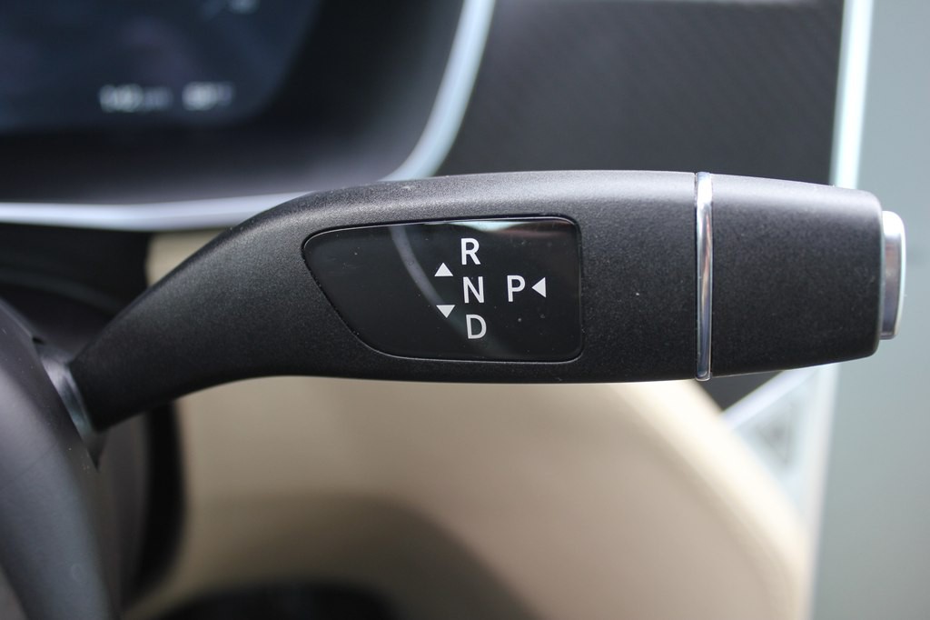 2016 Tesla Model S Image 11
