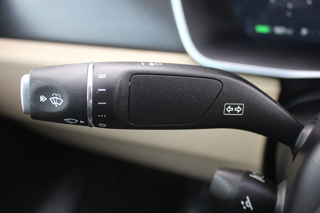 2016 Tesla Model S Image 12