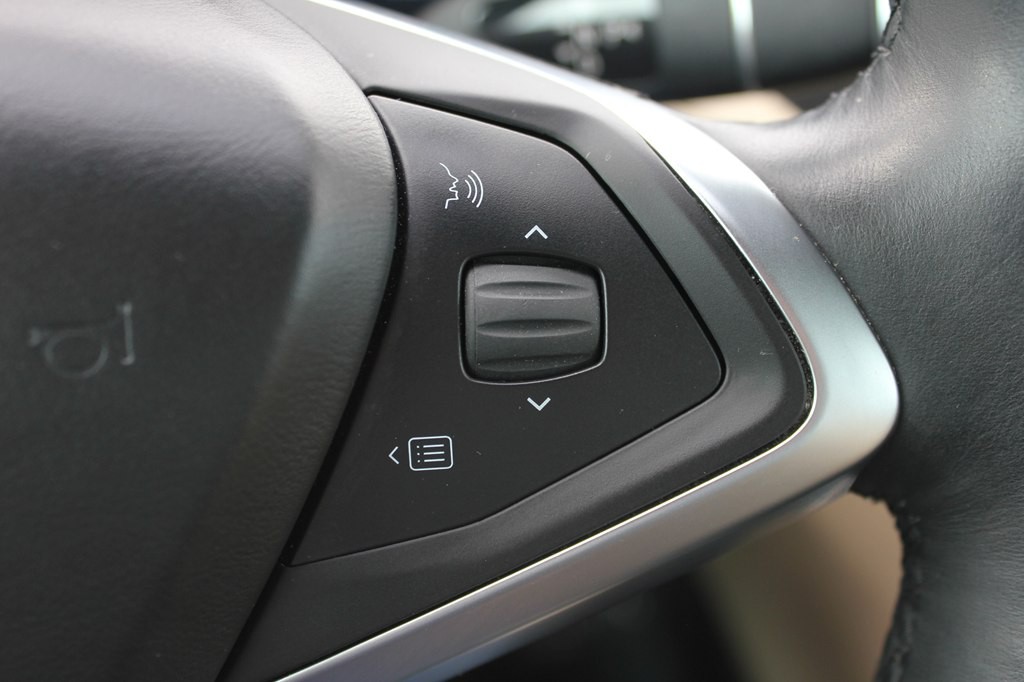 2016 Tesla Model S Image 14
