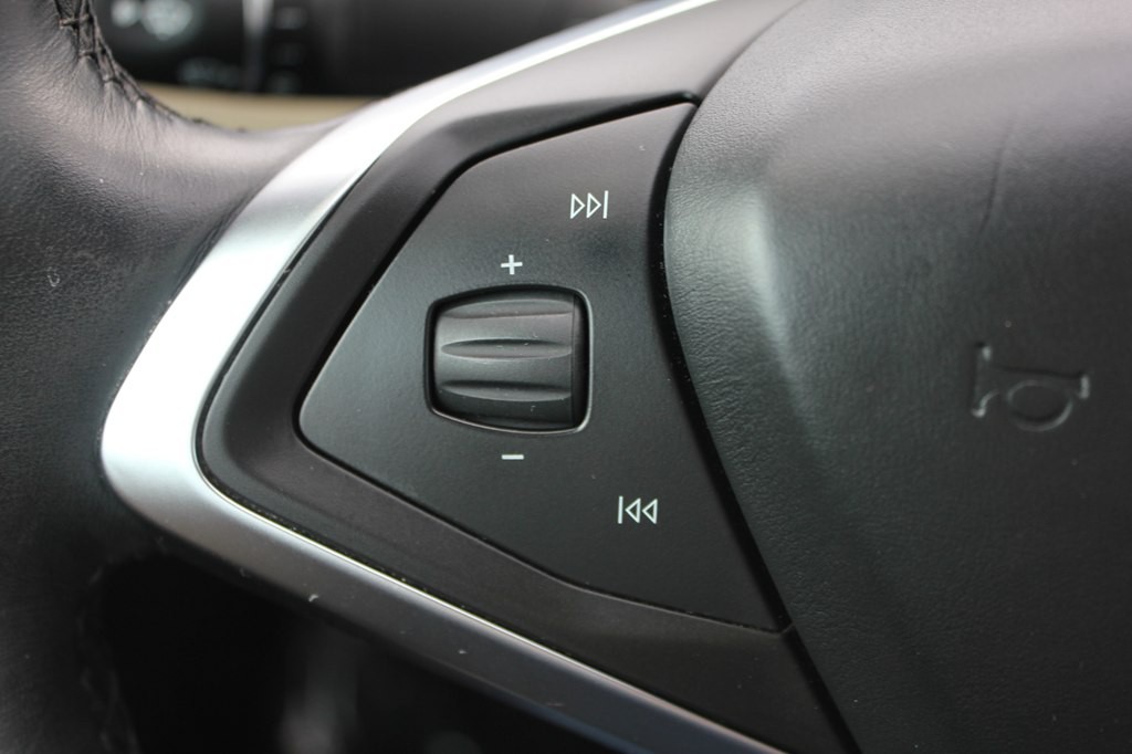 2016 Tesla Model S Image 15