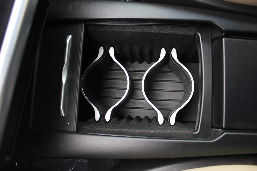 2016 Tesla Model S Image 19