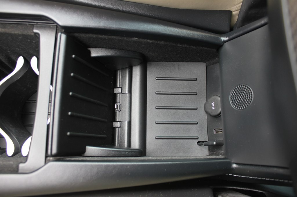 2016 Tesla Model S Image 20