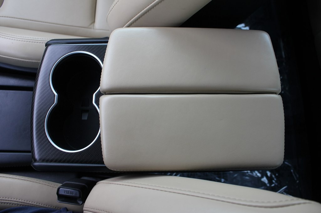 2016 Tesla Model S Image 21