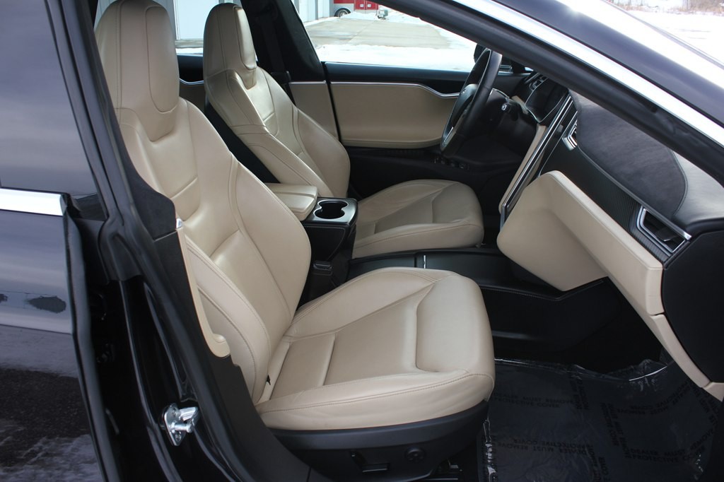 2016 Tesla Model S Image 23