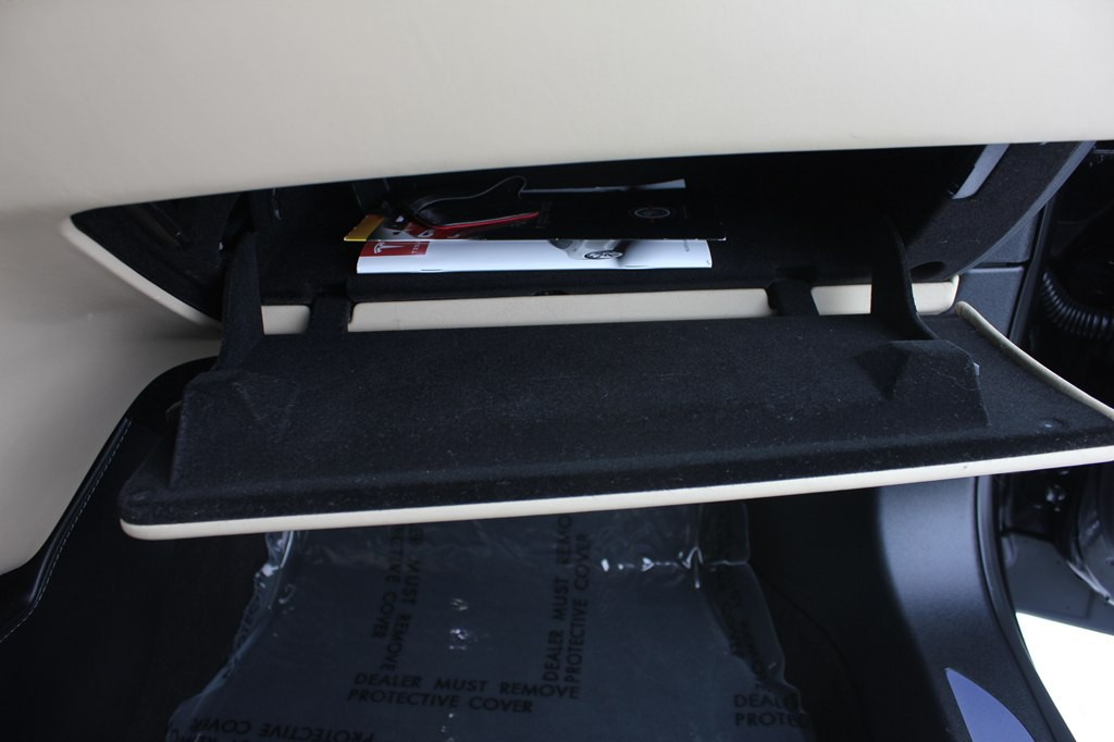 2016 Tesla Model S Image 24