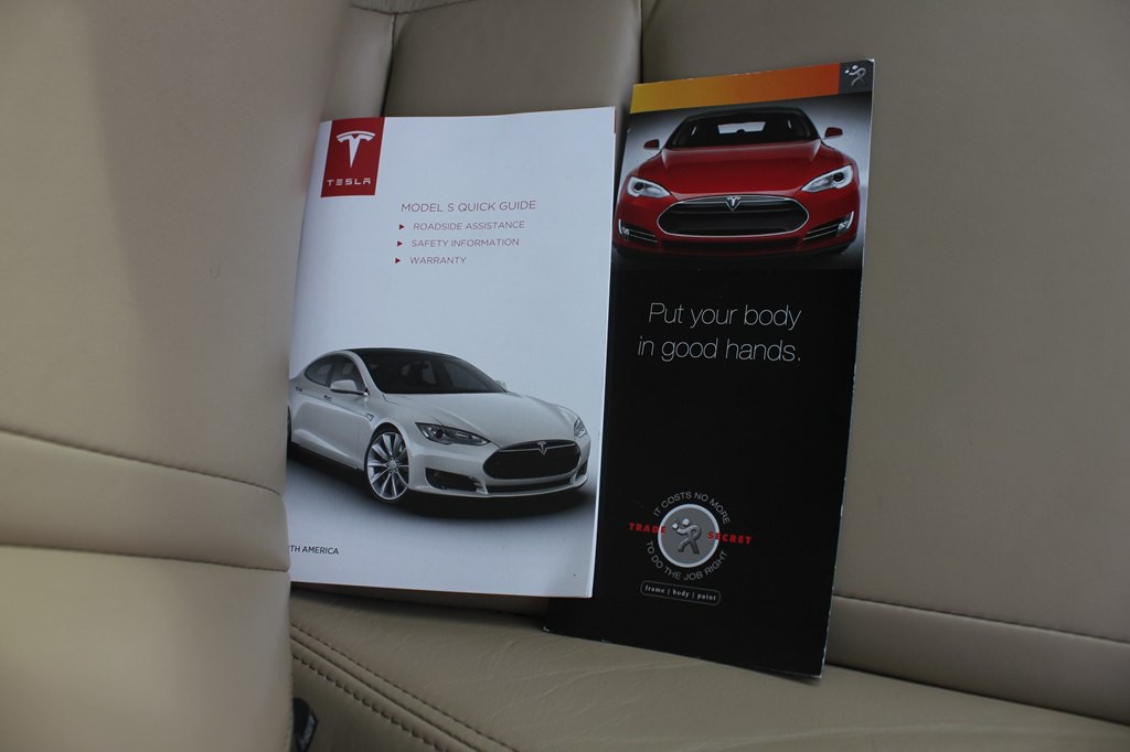 2016 Tesla Model S Image 25