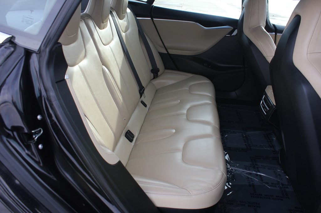 2016 Tesla Model S Image 27