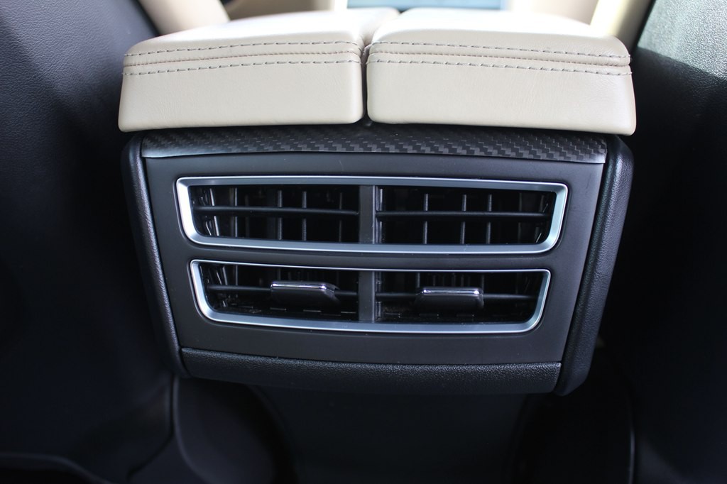 2016 Tesla Model S Image 28