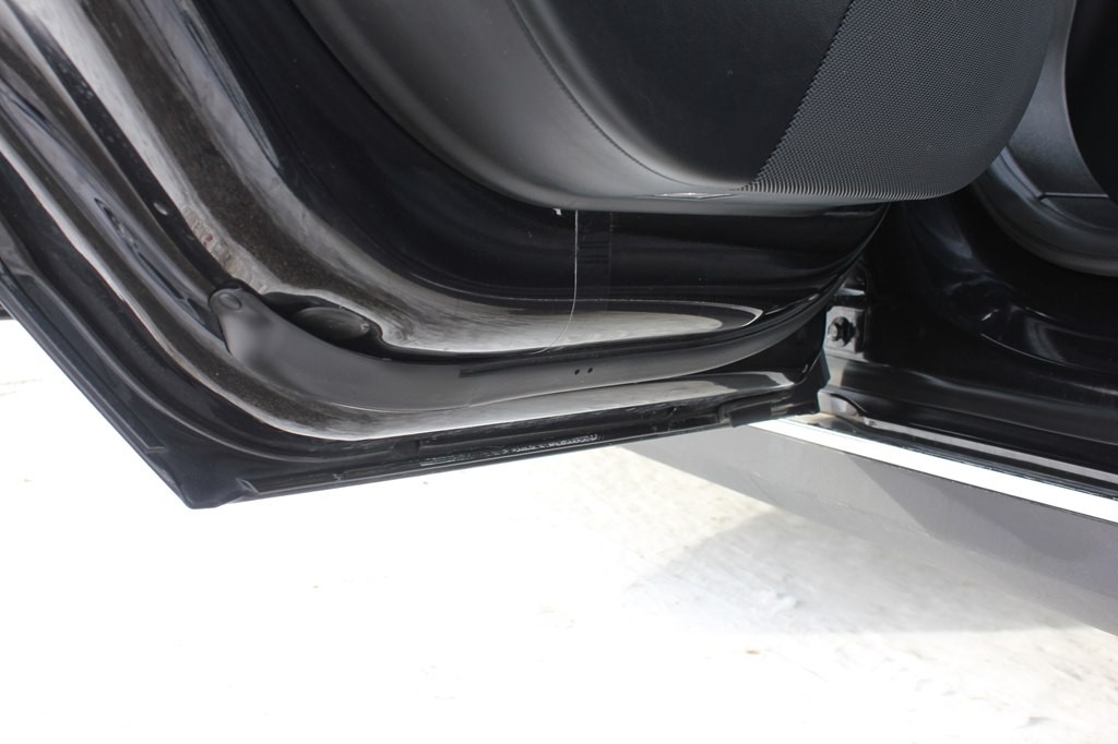 2016 Tesla Model S Image 36