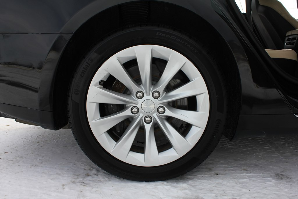 2016 Tesla Model S Image 41